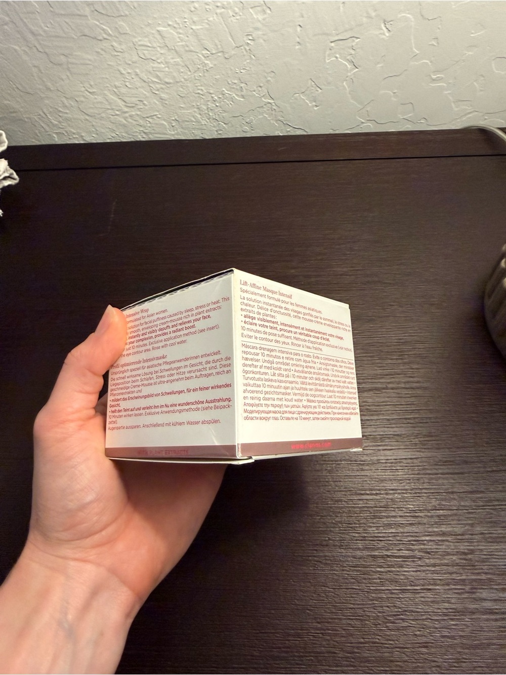 Clarins V-Facial Intensive Wrap Mask - Viral Depuffing Mask - Picture 6 of 11